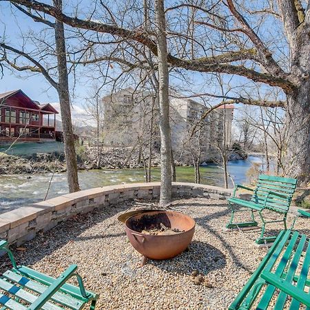 Riverfront Cabin With Hot Tub - 3 Miles To Dollywood 鸽子谷 外观 照片