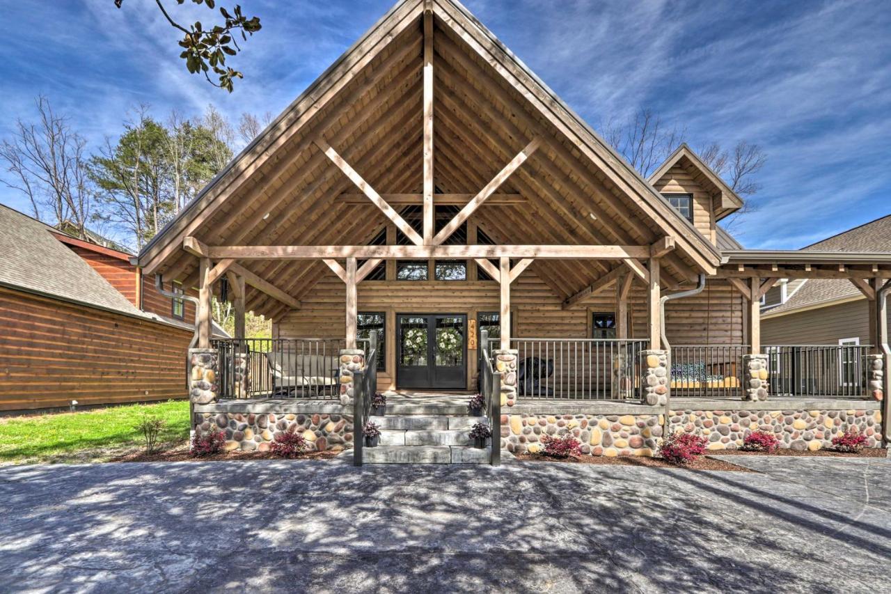 Riverfront Cabin With Hot Tub - 3 Miles To Dollywood 鸽子谷 外观 照片