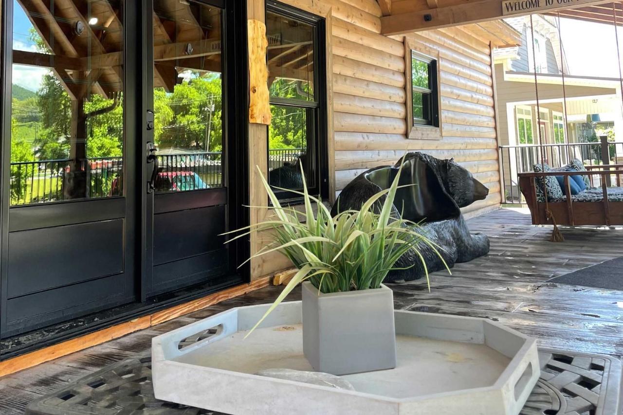 Riverfront Cabin With Hot Tub - 3 Miles To Dollywood 鸽子谷 外观 照片
