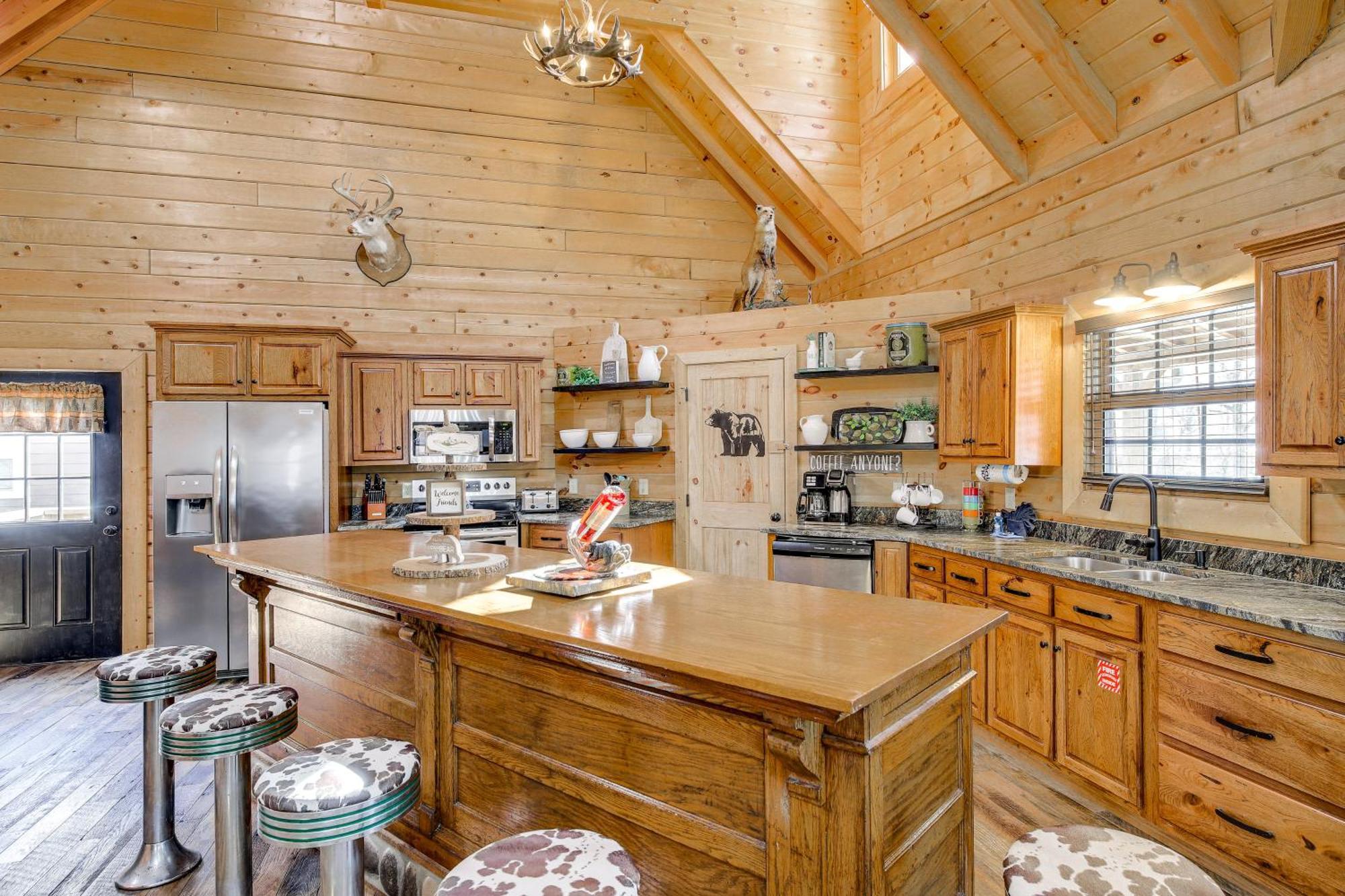 Riverfront Cabin With Hot Tub - 3 Miles To Dollywood 鸽子谷 外观 照片