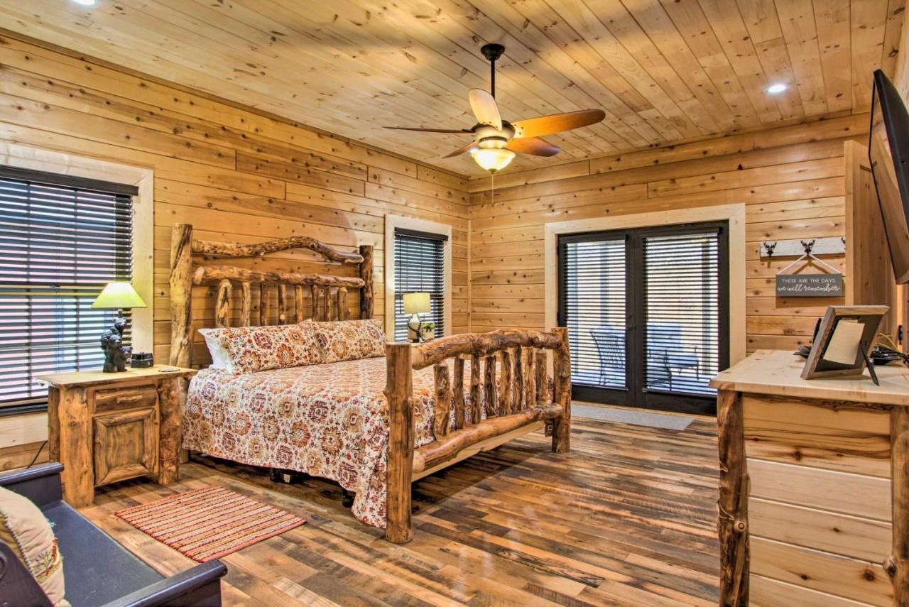 Riverfront Cabin With Hot Tub - 3 Miles To Dollywood 鸽子谷 外观 照片